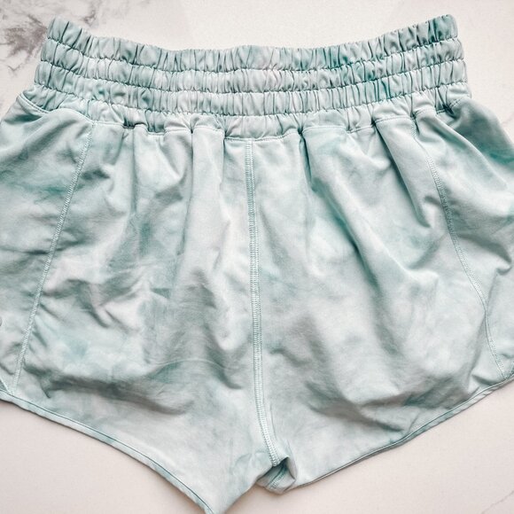 VGUC LULULEMON HOTTY HOT HR SHORTS 2.5” INSEAM DIAMOND DYE BLUE SZ 4 - Picture 2 of 3